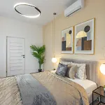 Luxury & Classy Central Apartment With 3Bedrm, 2Bathrm