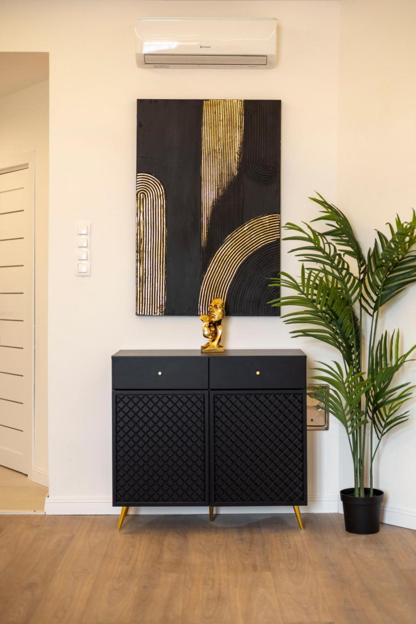 Luxury & Classy With 3bedrm, 2bathrm Apartment *