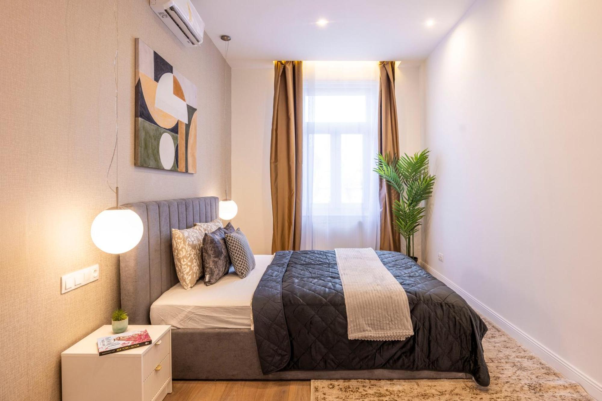 Apartment Luxury & Classy With 3bedrm, 2bathrm