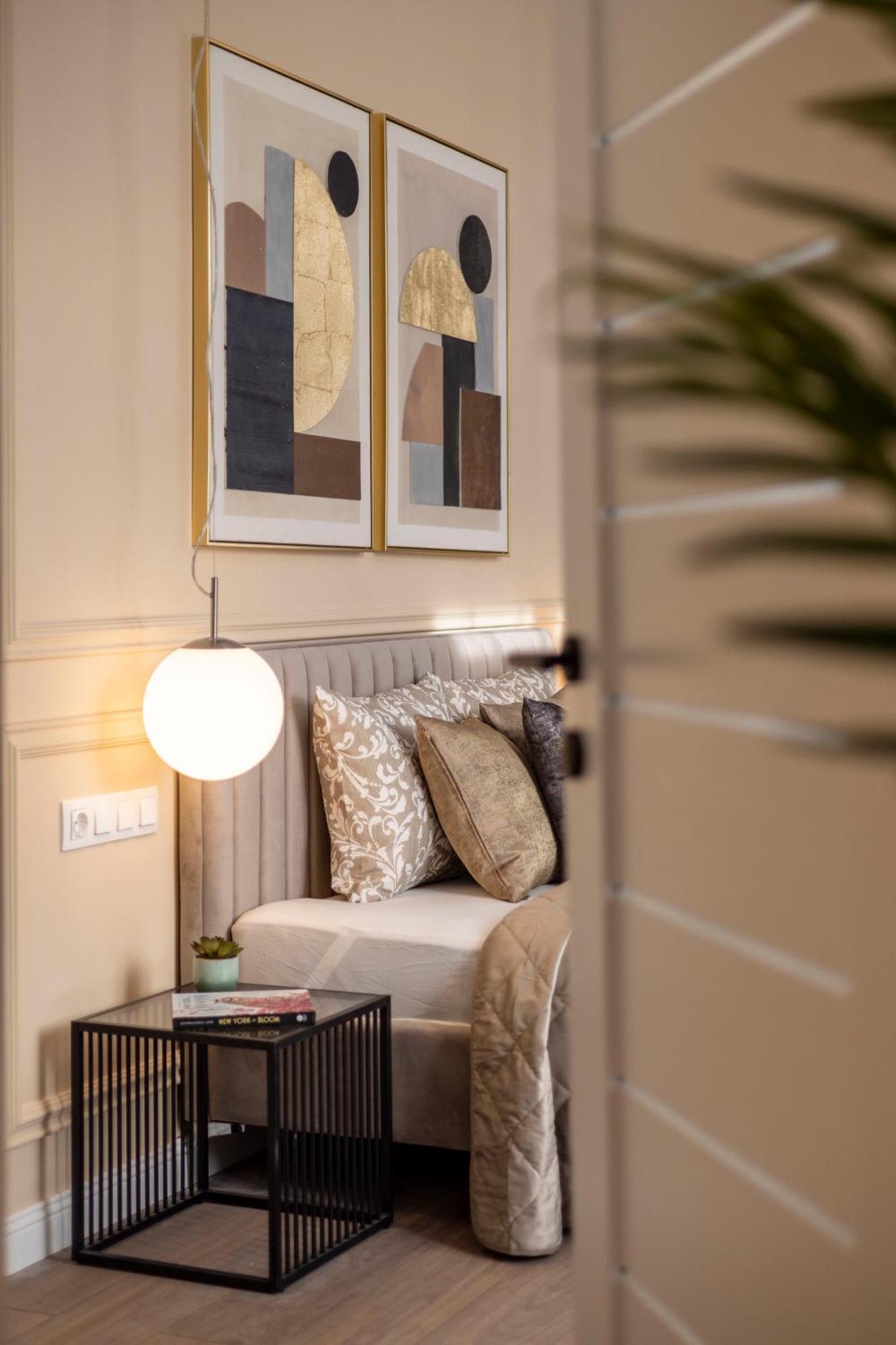 Luxury & Classy With 3bedrm, 2bathrm Budapest